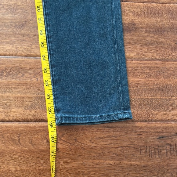 AG Adriano Goldschmied The Prima Mid-Rise
Cigarette Size 27 Regular EUC - Picture 10 of 10